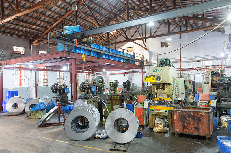 Наша фабрика оснащена передовым производственным оборудованием,